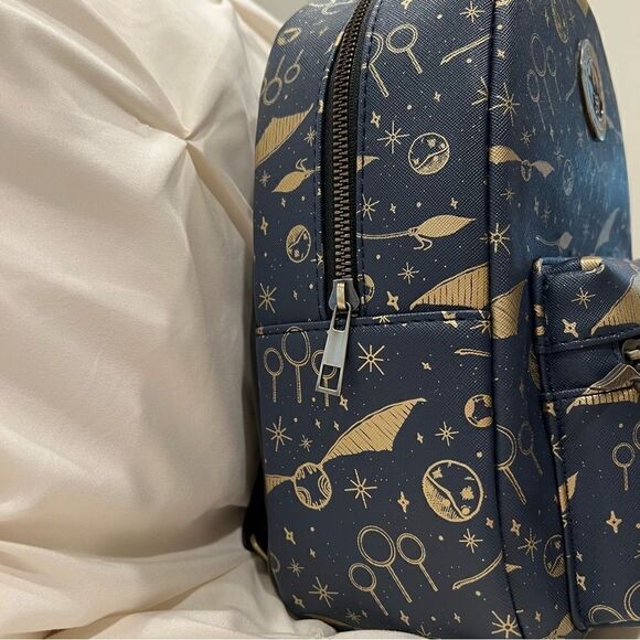 🎄 SALE! Wizarding World X Harry Potter Gold Quidditch Mini Backpack NWT Hogwarts - Picture 7 of 10